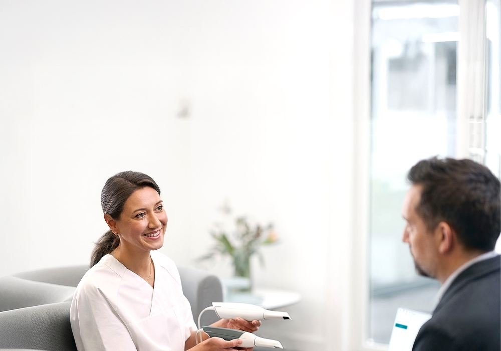 Person holding TRIOS 5 scanner