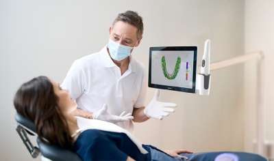 Dental consultation with TRIOS MOVE+